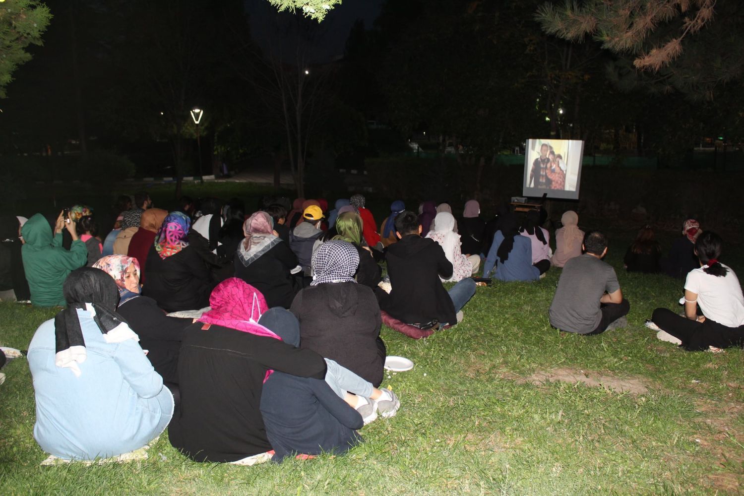 Sorgun Dutluk Parkı’nda gerçekleştirilen Açık Havada Sinema etkinliği ilgi gördü.