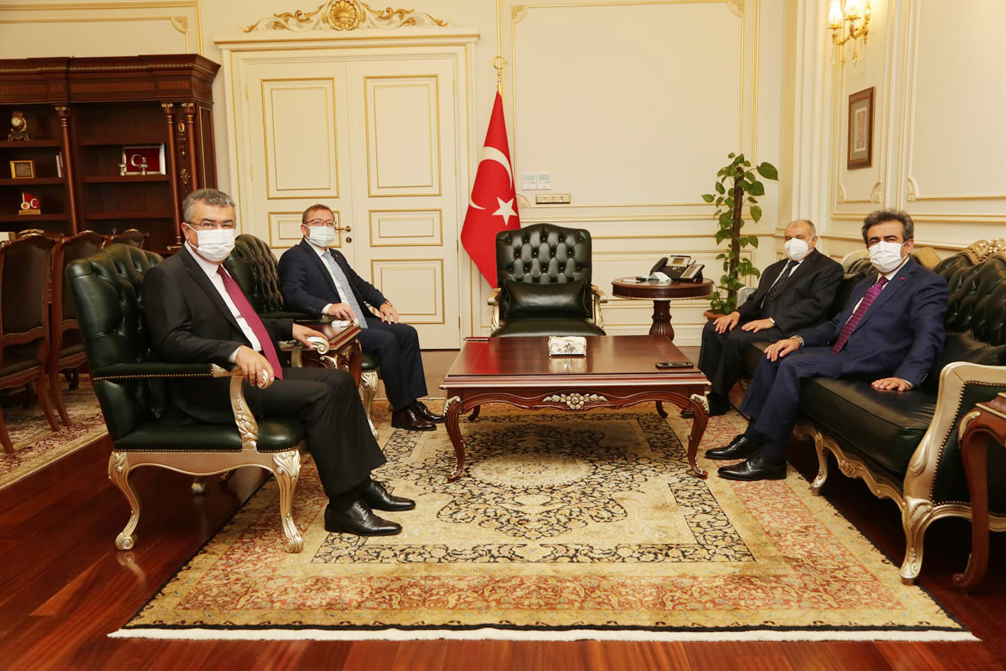 Eski İçişleri Bakanı Osman Güneş, beraberinde Eski Emniyet Genel Müdürü