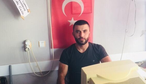 Yozgat’ın Yerköy İlçesinde Sedat Yalçın isimli vatandaşın, caddede elinde çakmak