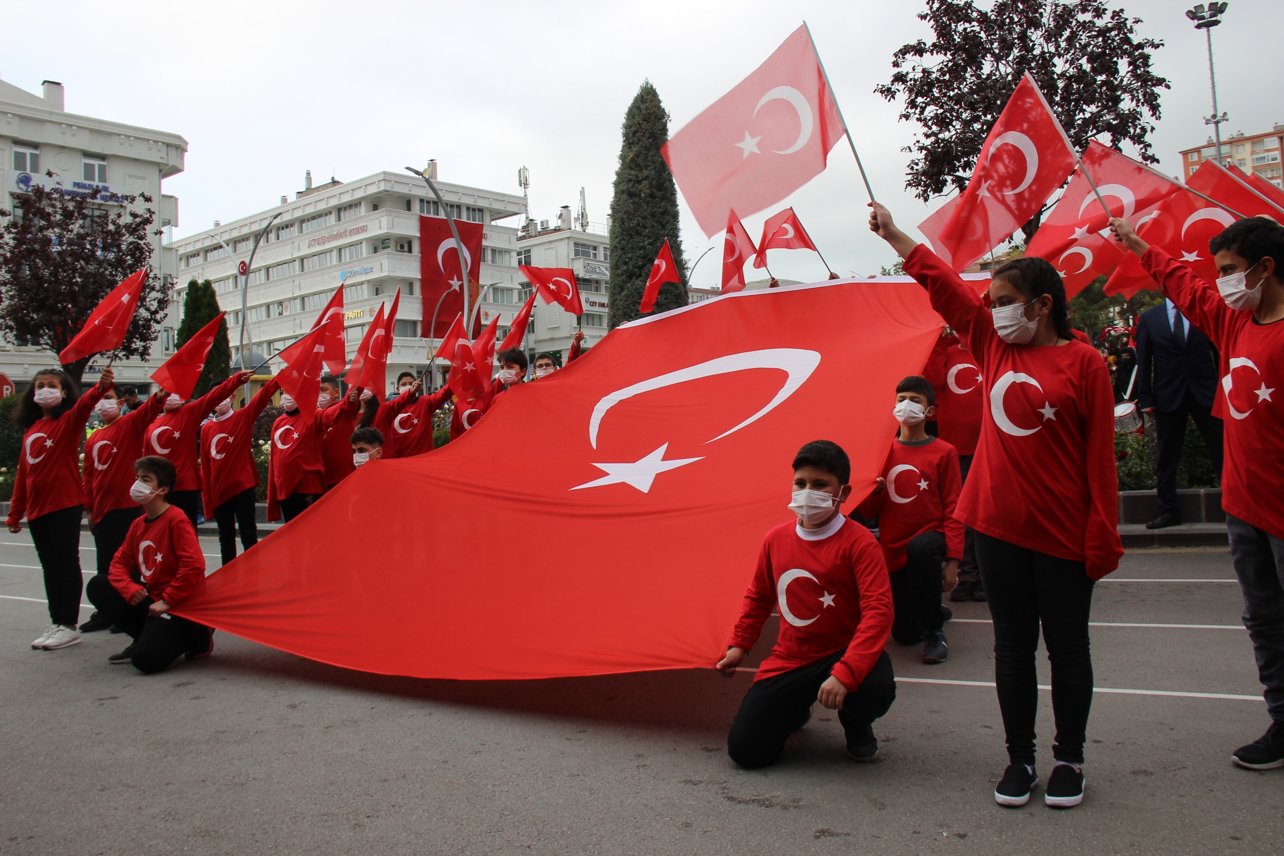 Cumhuriyetin kuruluşunun 98. yıldönümü ülke genelinde olduğu gibi Yozgat’ta da