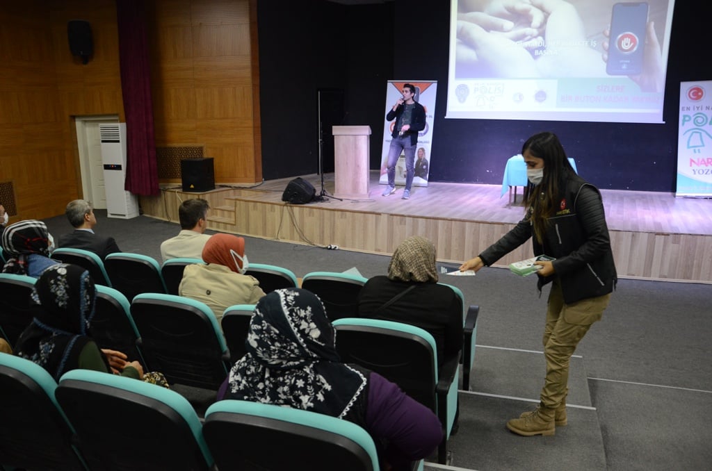 Sarıkaya İlçesinde "En İyi Narkotik Polisi Anne" isimli proje kapsamında