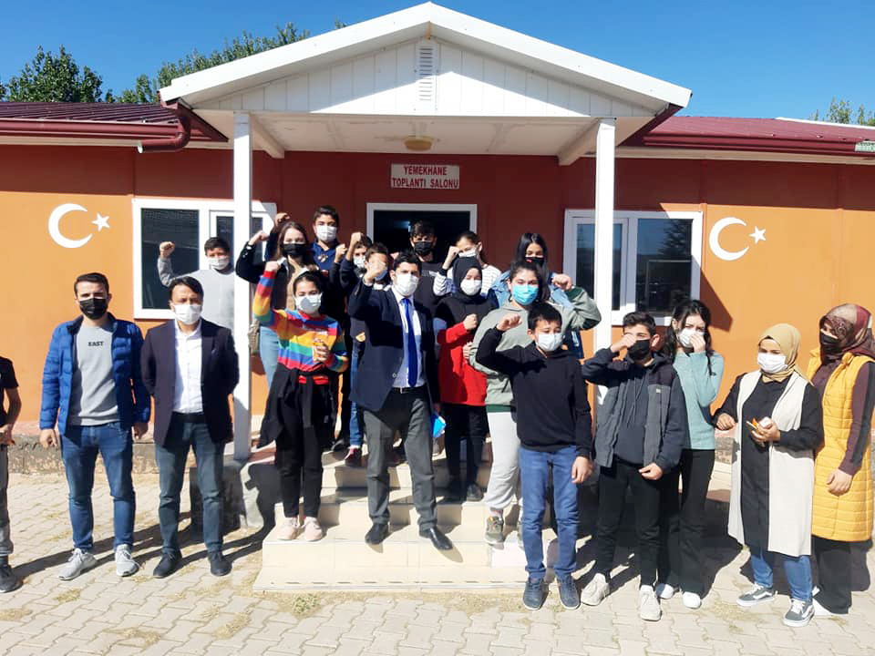 Sarıkaya İlçe Milli Eğitim Müdürü Abdullah Arkan, “Bi çay içer