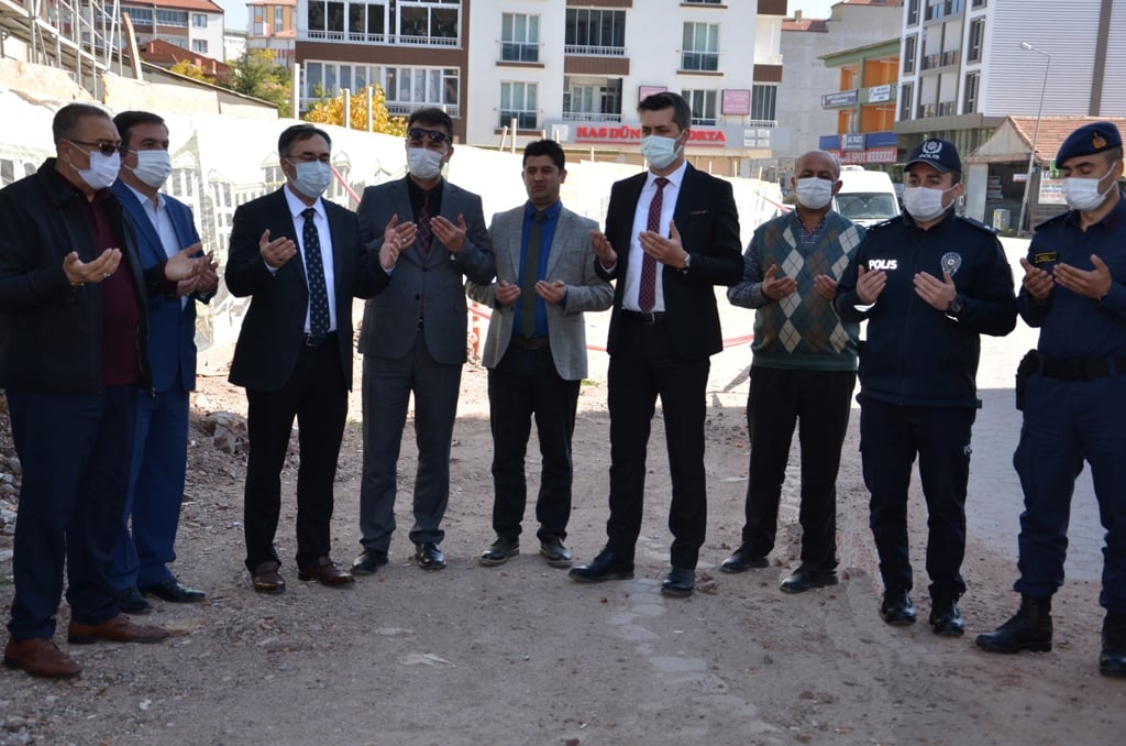 Sarıkaya Minibüsçüler Kooperatifi Başkanı Arif Yılmaz ve şoför esnafı her