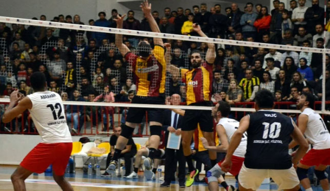 Sorgun Belediyespor Voleybol Takımı, sahasında ağırladığı Galatasaray HDI Sigorta’ya 3-1
