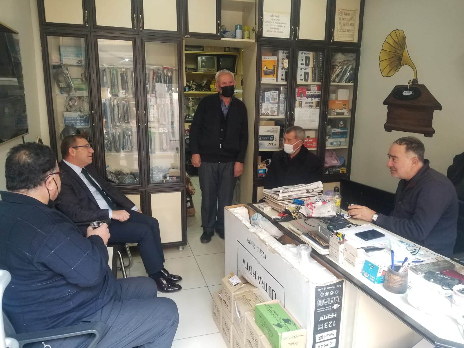 Yozgat Valisi Ziya Polat, esnaf ziyaretleri kapsamında Bankalar Caddesi esnafları