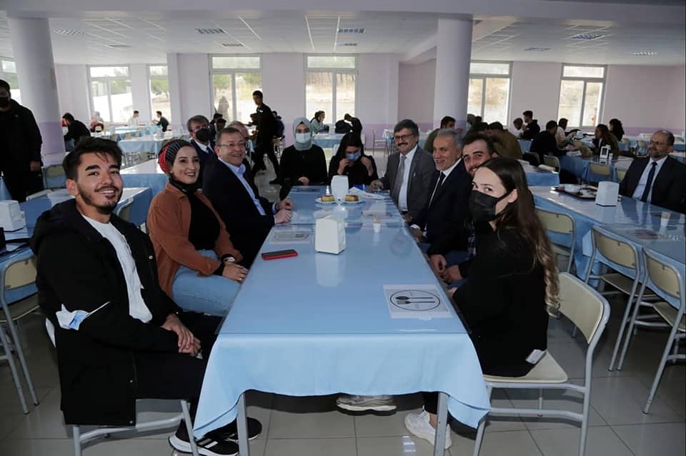 Yozgat Valisi Ziya Polat, Bozok Üniversitesi öğrencilerinin öğle yemeğinde misafiri