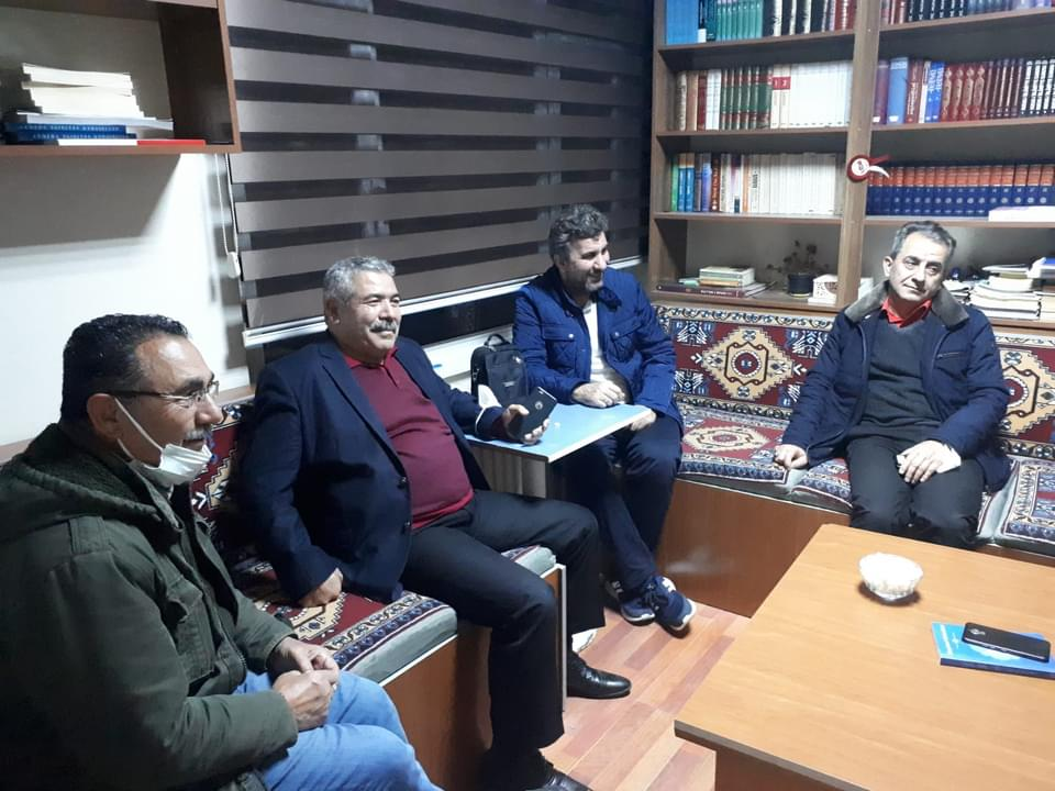 BEYDER’in “Cuma Sohbetleri”nin bu haftaki konuğu Araştırmacı-Yazar Osman Karaca oldu.
