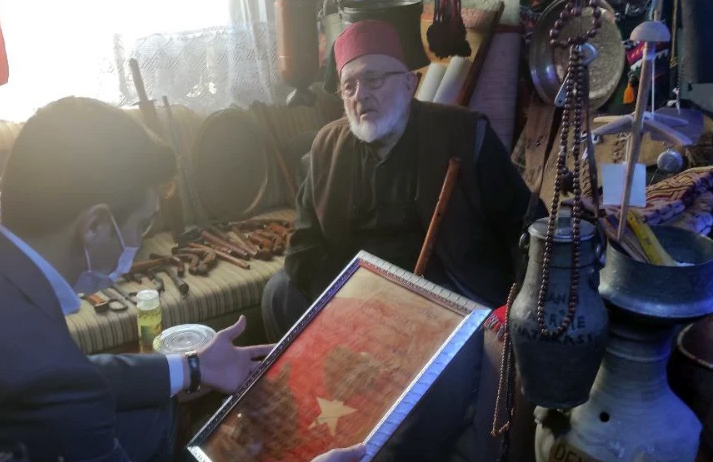 Çekerek ilçesinde yaşayan ve uzun yıllar tarihi nitelikteki eşyaları toplayıp