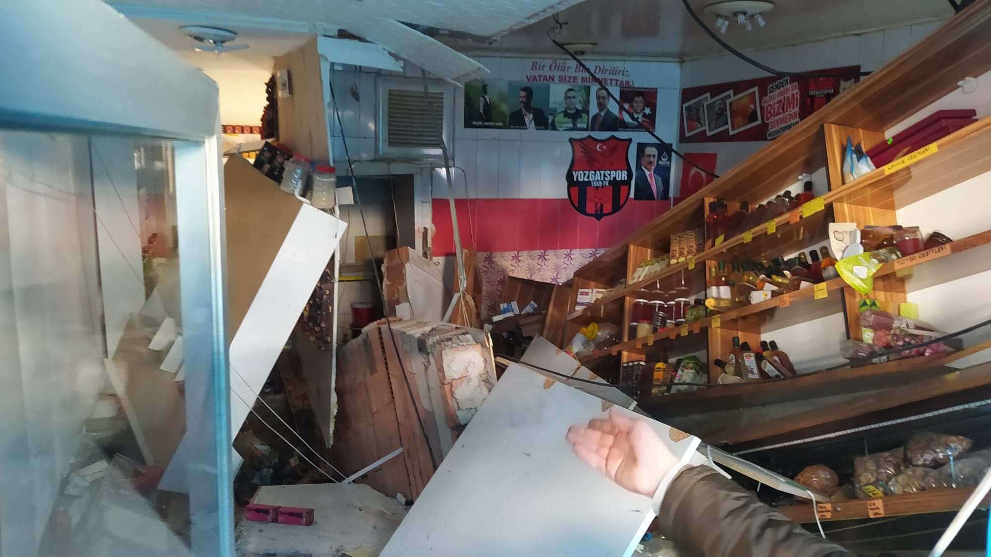 Yozgat’ta Sarraflar Caddesinde 3 katlı ahşap binanın 1 kat. zemini,