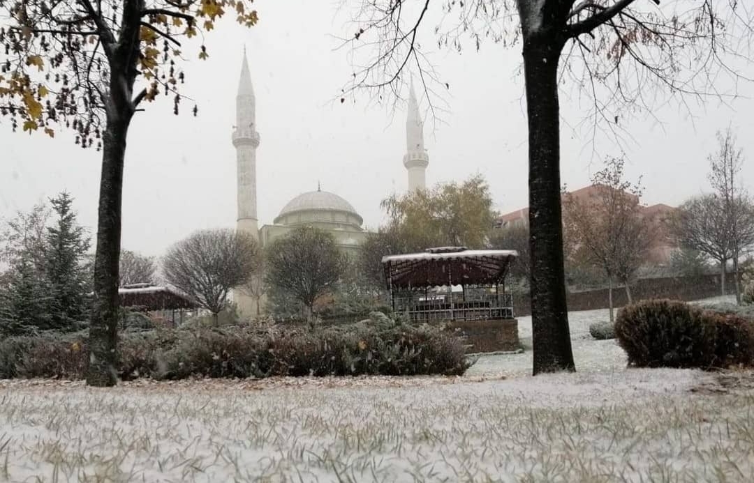 Yozgat’ta bir süredir mevsim normallerinin üzerinde seyreden hava sıcaklı gece