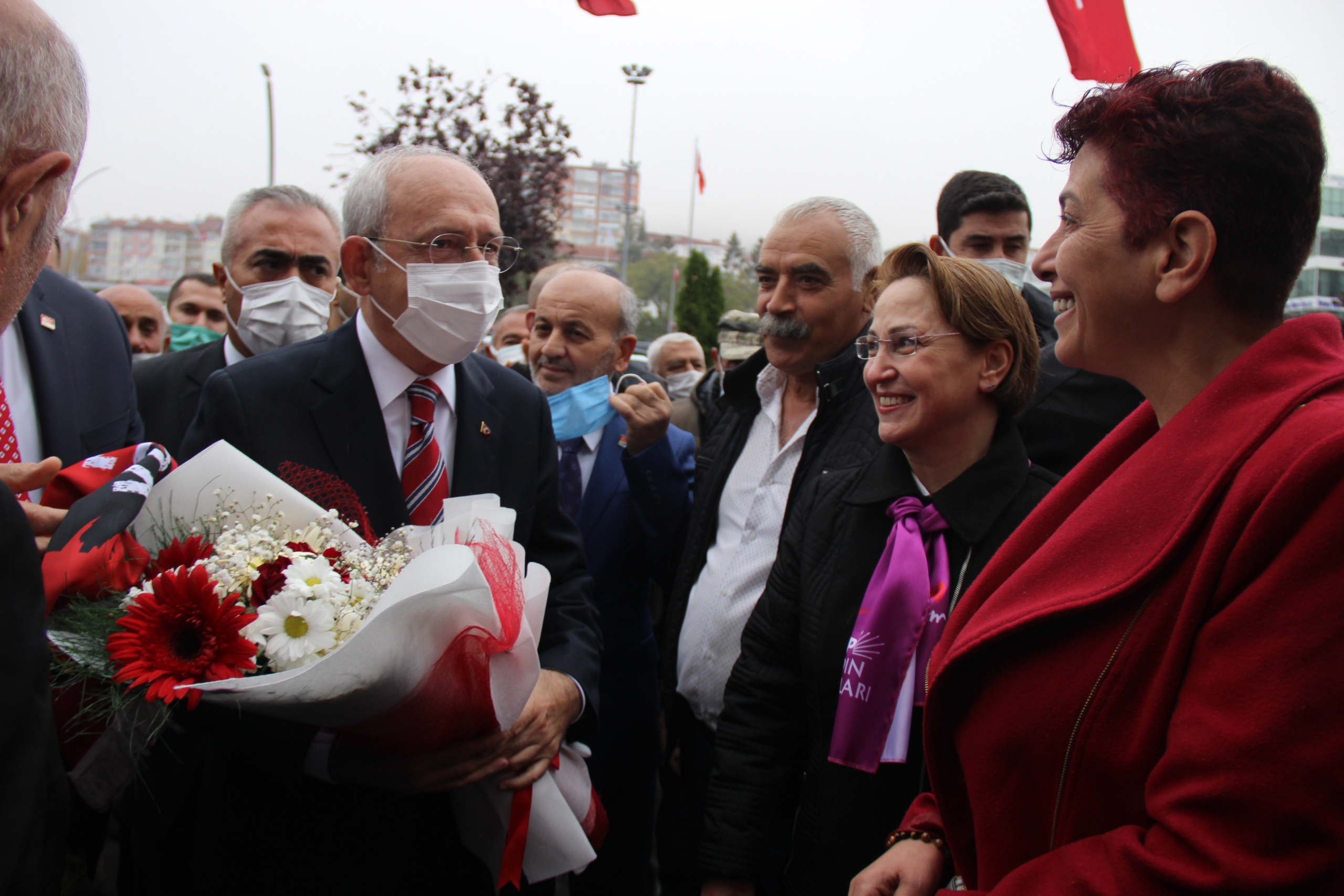 Cumhuriyet Halk Partisi (CHP) Genel Başkanı Kılıçdaroğlu, “Çiftçinin bankalardan ve