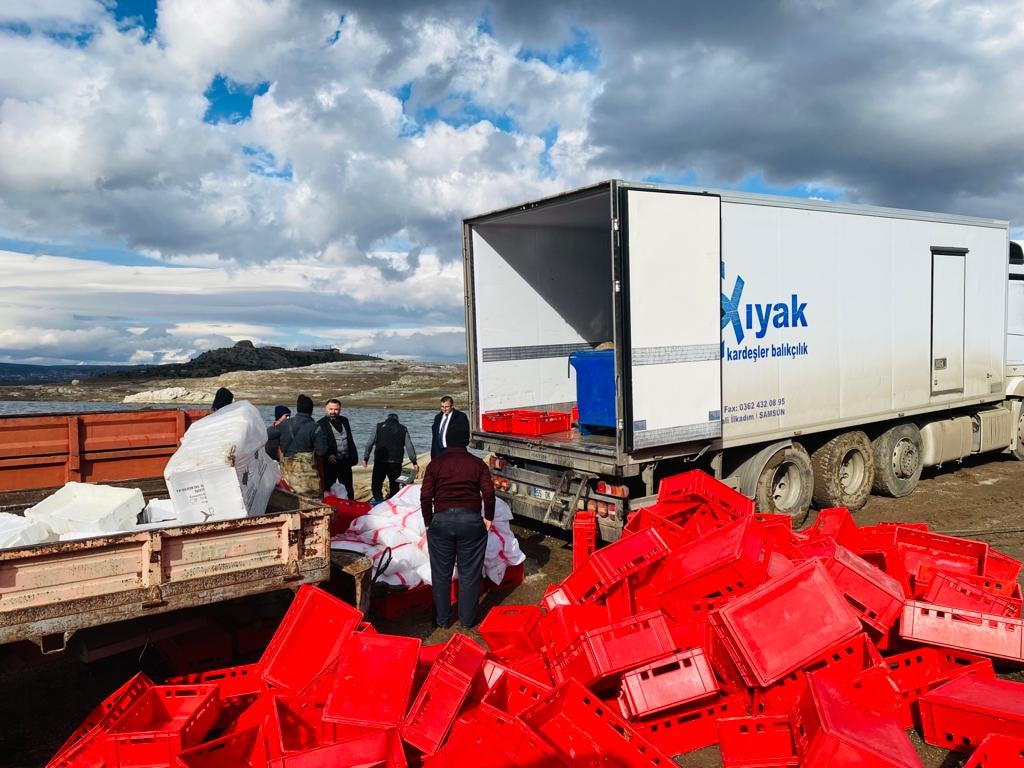 Çekerek Belediye Başkanı Eyüp Çakır, İlçede bulunan Barajda Kafes Balıkçılığı