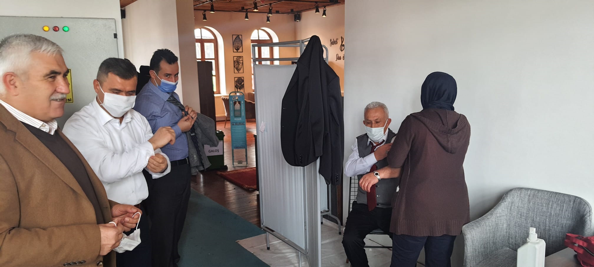 İlim Yayma Cemiyet (İYC) Yozgat Şube Başkanı Nurullah Nurdoğan beraberinde