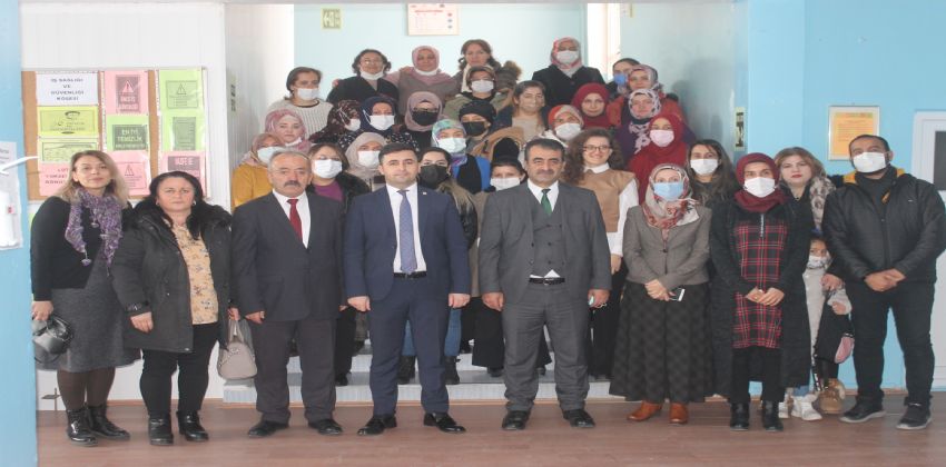 Çayıralan Halk Eğitim Merkezi bünyesinde açılan Çeyiz Hazırlama Kursunda, kursu