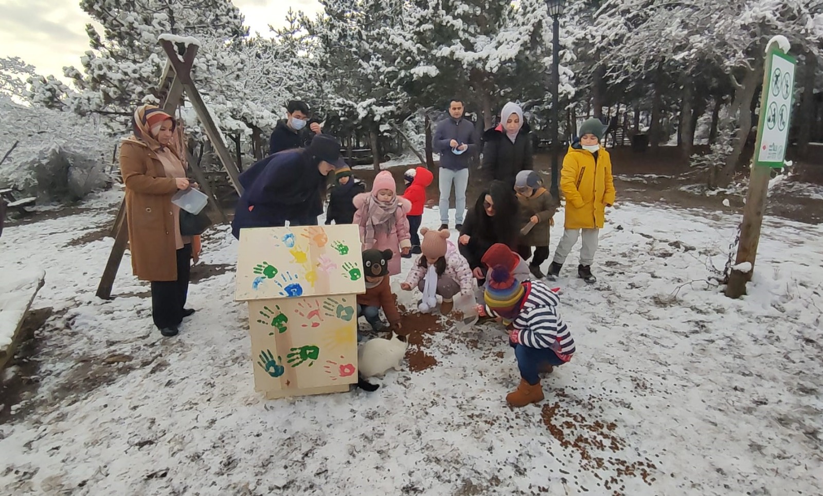 Yozgat’ta öğrenciler, kış aylarında barınma ve yem bulmakta güçlük çeken