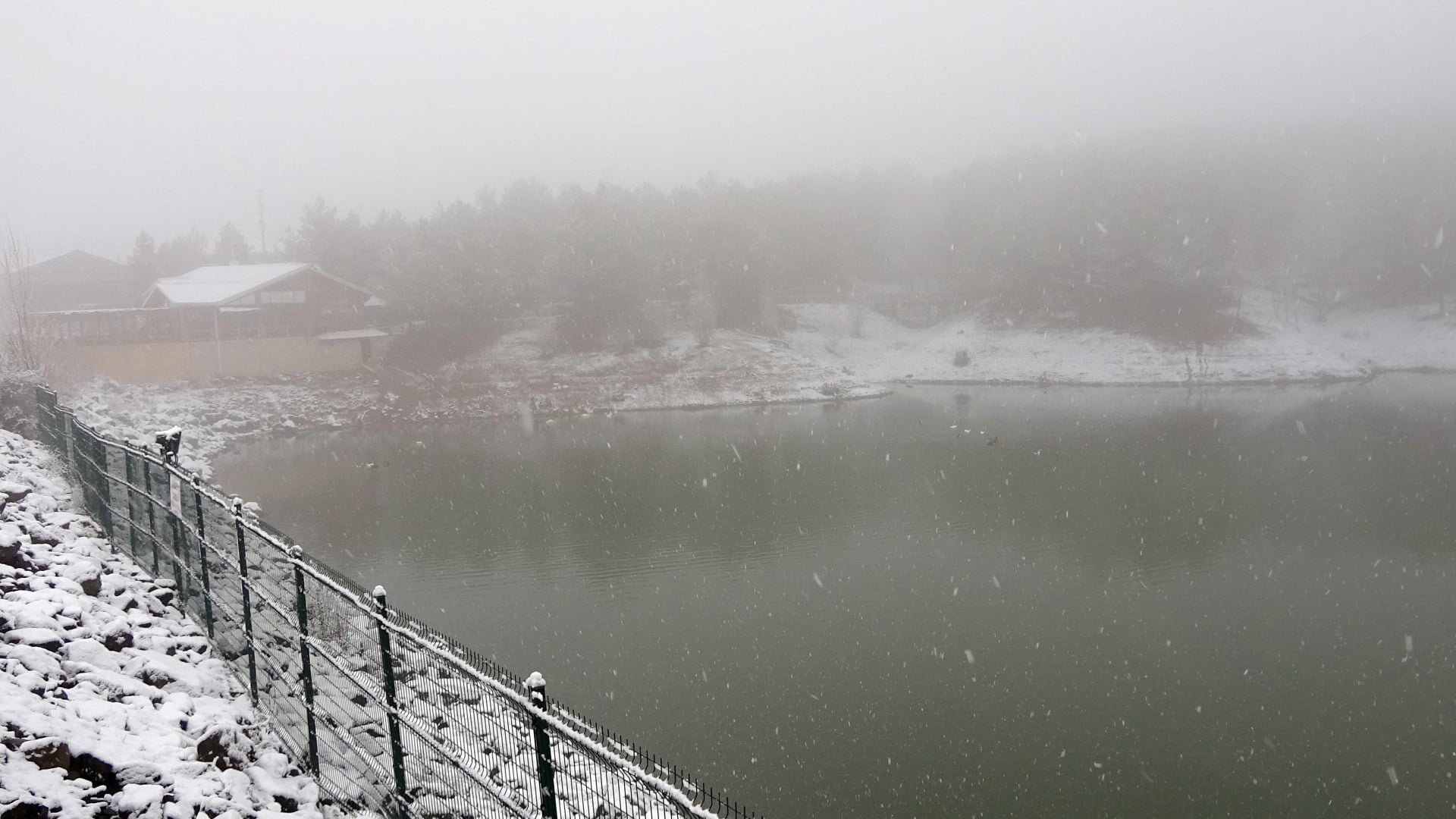 Uzun zamandır kar yağışına hasret kalan Yozgat’ta gece saatlerinde başlayan