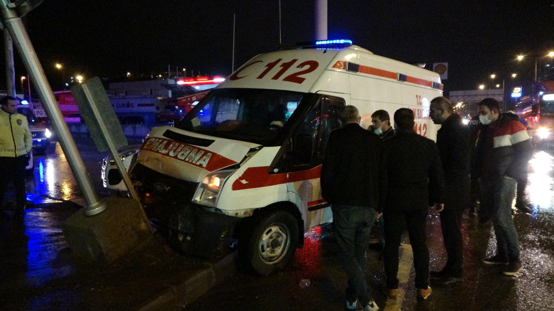 Yozgat’ta meydana gelen biri ambulans 3 aracın karıştığı trafik kazasında