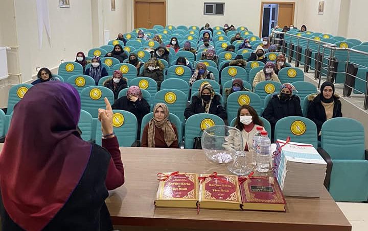 Yozgat Müftülüğü tarafından Sürmeli Kız Yurdunda İl Müftü Yardımcısı Aybala