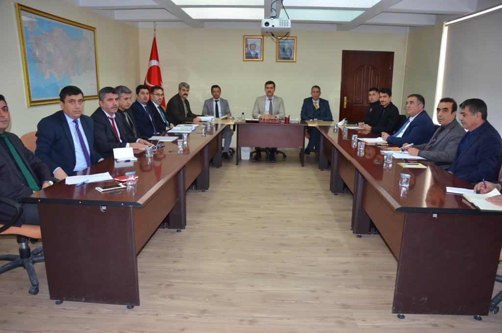 Sarıkaya Kaymakamı Samet Serin başkanlığında;İlçe İdare Şube başkanları toplantısı yapıldı.