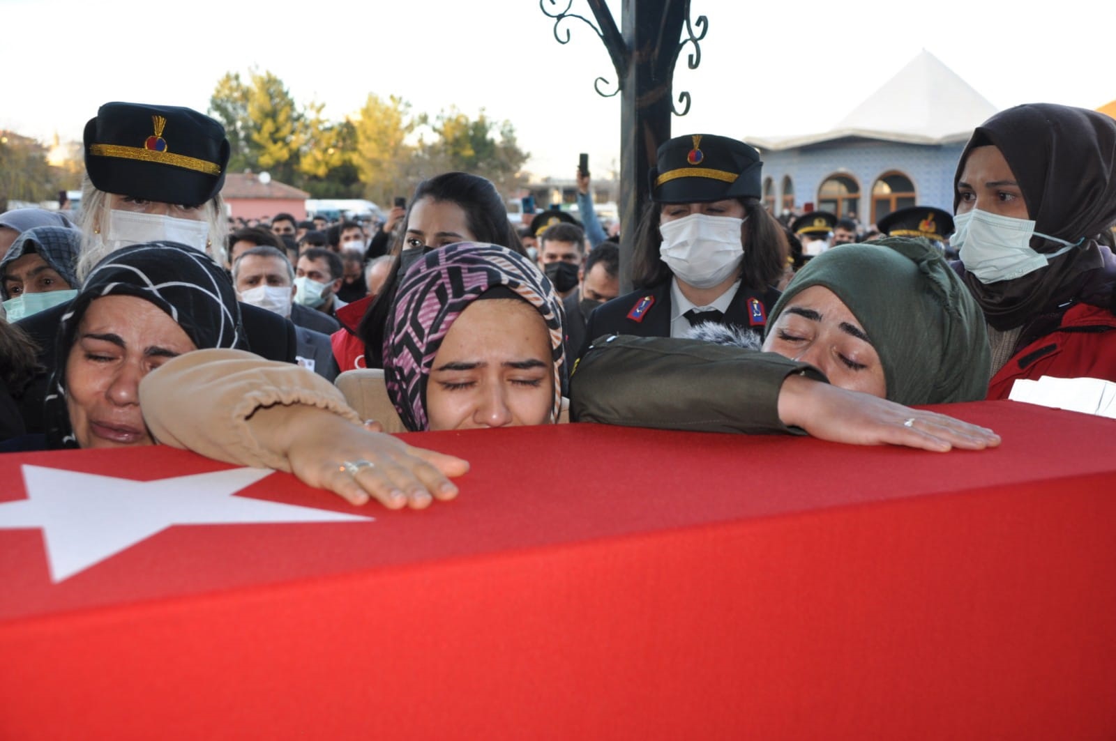 Irak’ın Kuzeyi Nirva Seytu Dağı bölgesinde yürütülen Pençe-Yıldırım harekatında; iki