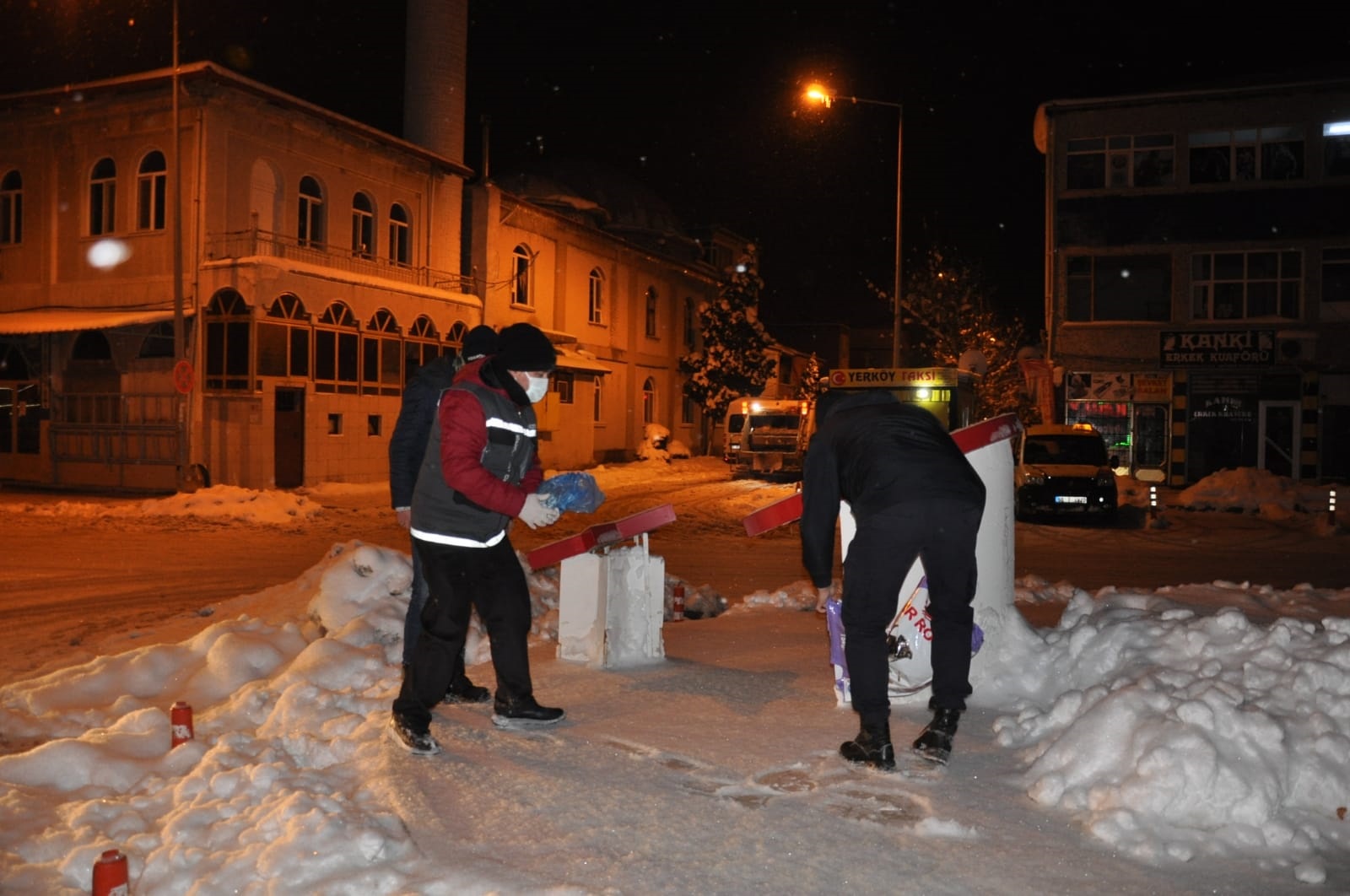 Yerköy Belediye Başkanlığı ve Hayvanları Koruma Derneği HİYADER üyeleri tarafından