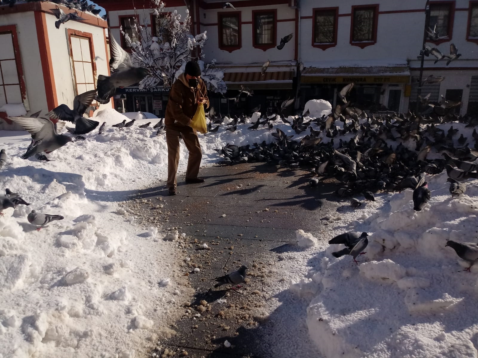 Yozgat’ta etkili olan kar yağışı sonrası kar kalınlığı Merkezde 60-70