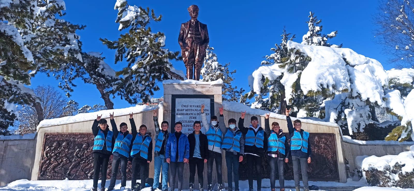 Ülkü Ocakları Yozgat İl Başkanlığı Ortaöğretim Birimi tarafından karla kaplı