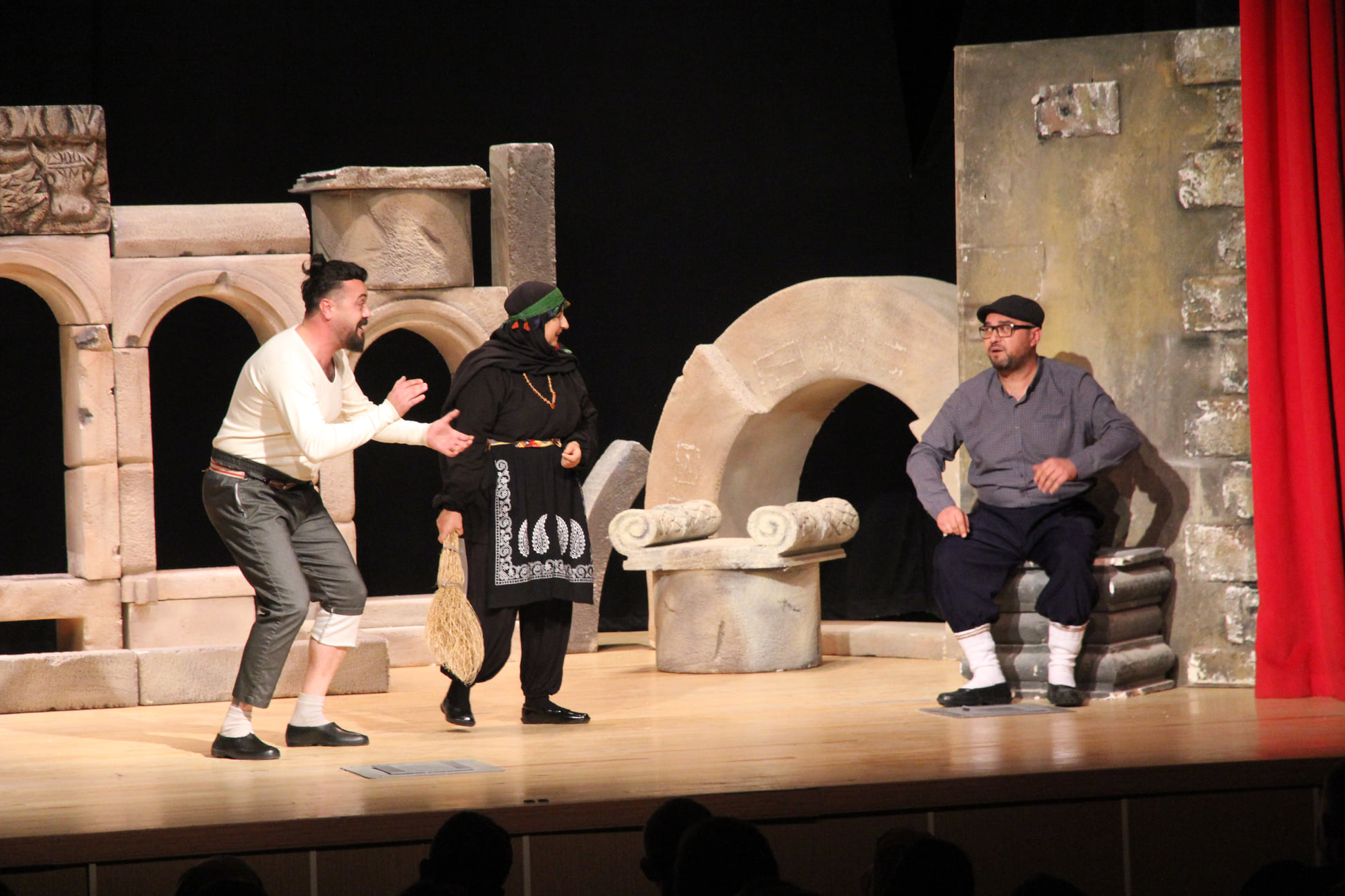 Yozgat Sanat Tiyatrosu tarafından hazırlanan Basilica Tası Gümüşten’ adlı tiyatro