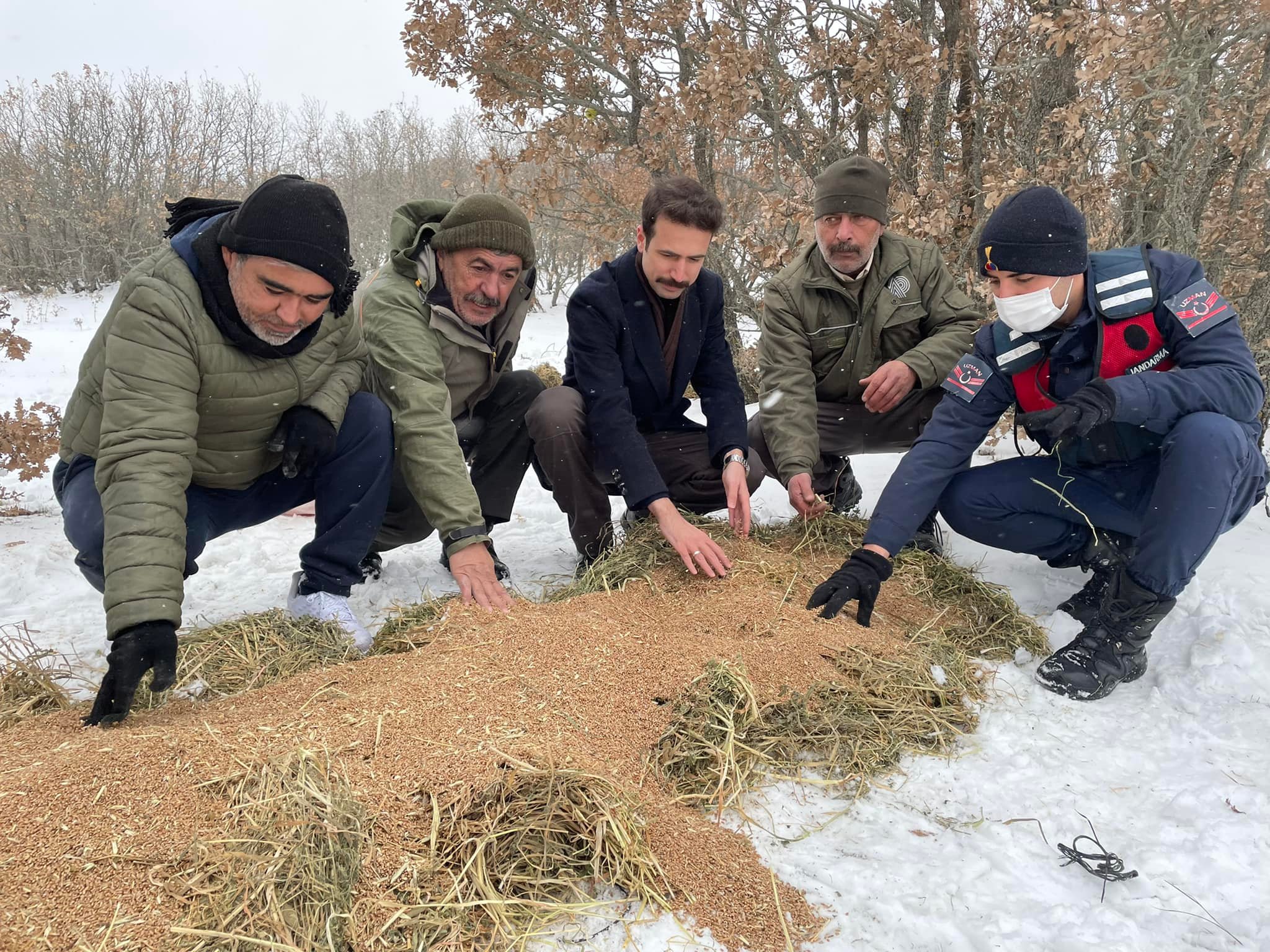 Saraykent Kaymakamı Ali Açıkgöz, Belediye Başkanı Ahmet Öçal ile birlikte