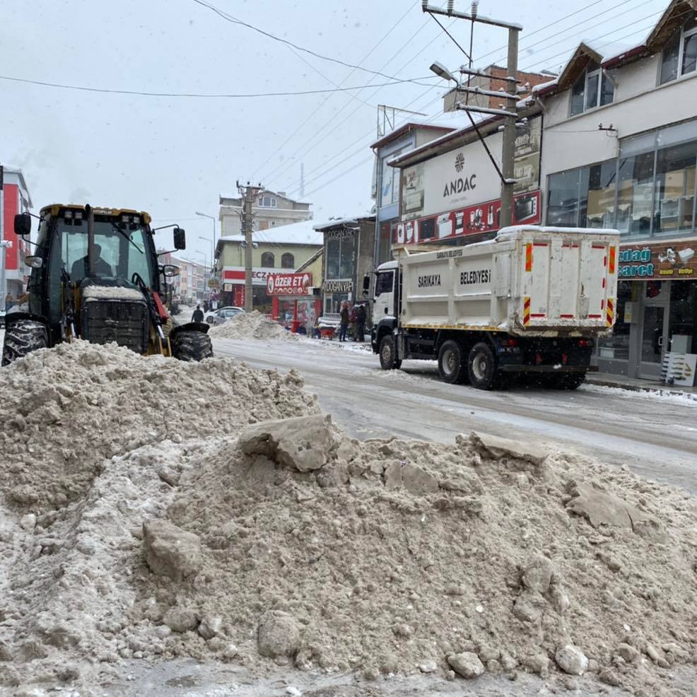 Sarıkaya Belediye Başkanı Ömer Açıkel, son yılların en yoğun kar