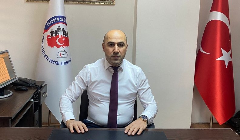 Anadolu Sağlık Sen Genel Başkanı Necip Taşkın, memurların içinde bulunduğu