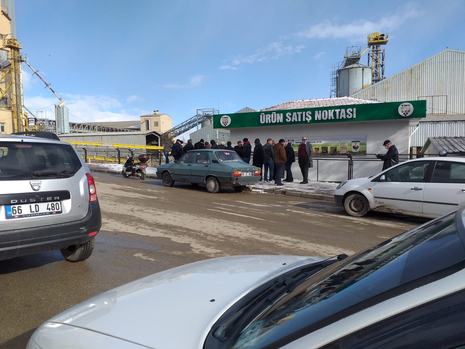 Toprak Mahsulleri Ofisi’nin (TMO) 5 litrelik ayçiçeği yağını ülke genelinde