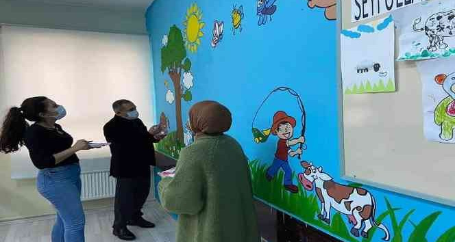 Kadışehri ilçesinde yarıyıl tatilini fırsat bilen gönüllü öğretmenler, öğrencilerinin daha