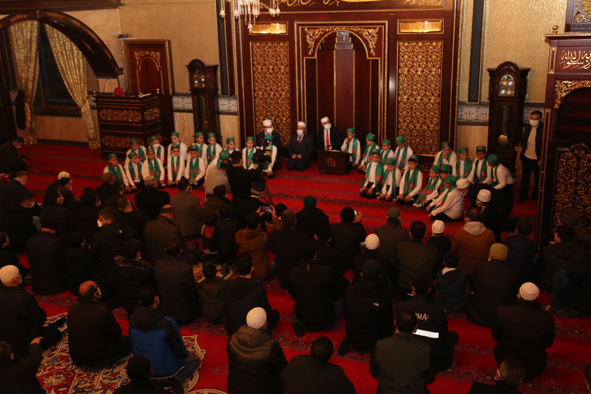 Müslümanlar için en önemli günlerden bir tanesi olan Miraç Kandilinde,