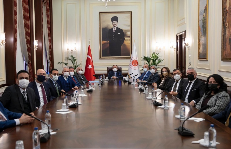 Adalet Bakanı Bekir Bozdağ, Türkiye’de FETÖ terör örgütünün belini kıran