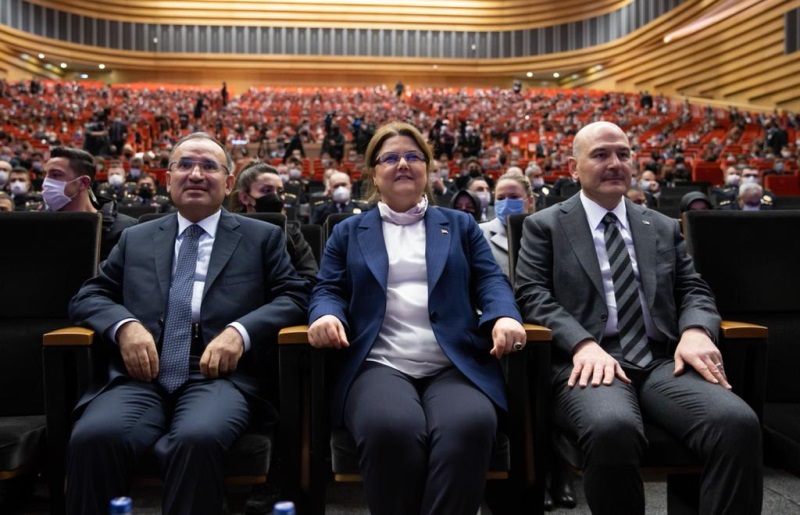 Adalet Bakanı Bekir Bozdağ, aile içi ve kadına yönelik şiddetle