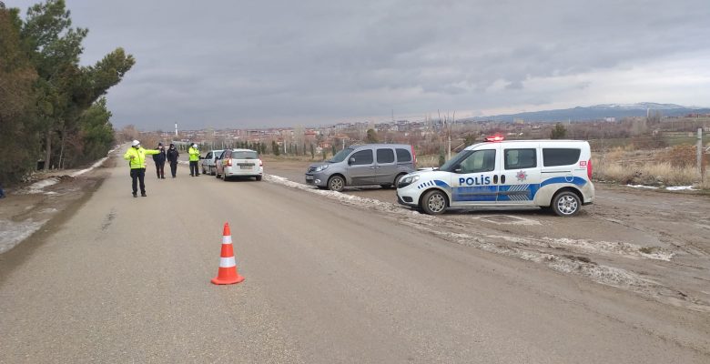 Yerköy İlçe Emniyet Müdürü ekipleri, ilçede dolandırıcılık ve hırsızlığa karşı