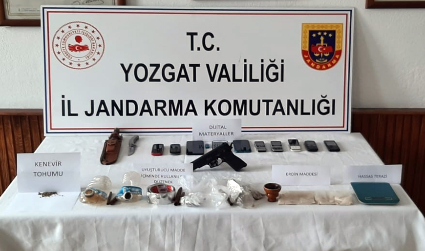 Yozgat İl Jandarma Komutanlığı ekipleri, Aydıncık ilçesinde uyuşturucu madde bulundurdukları
