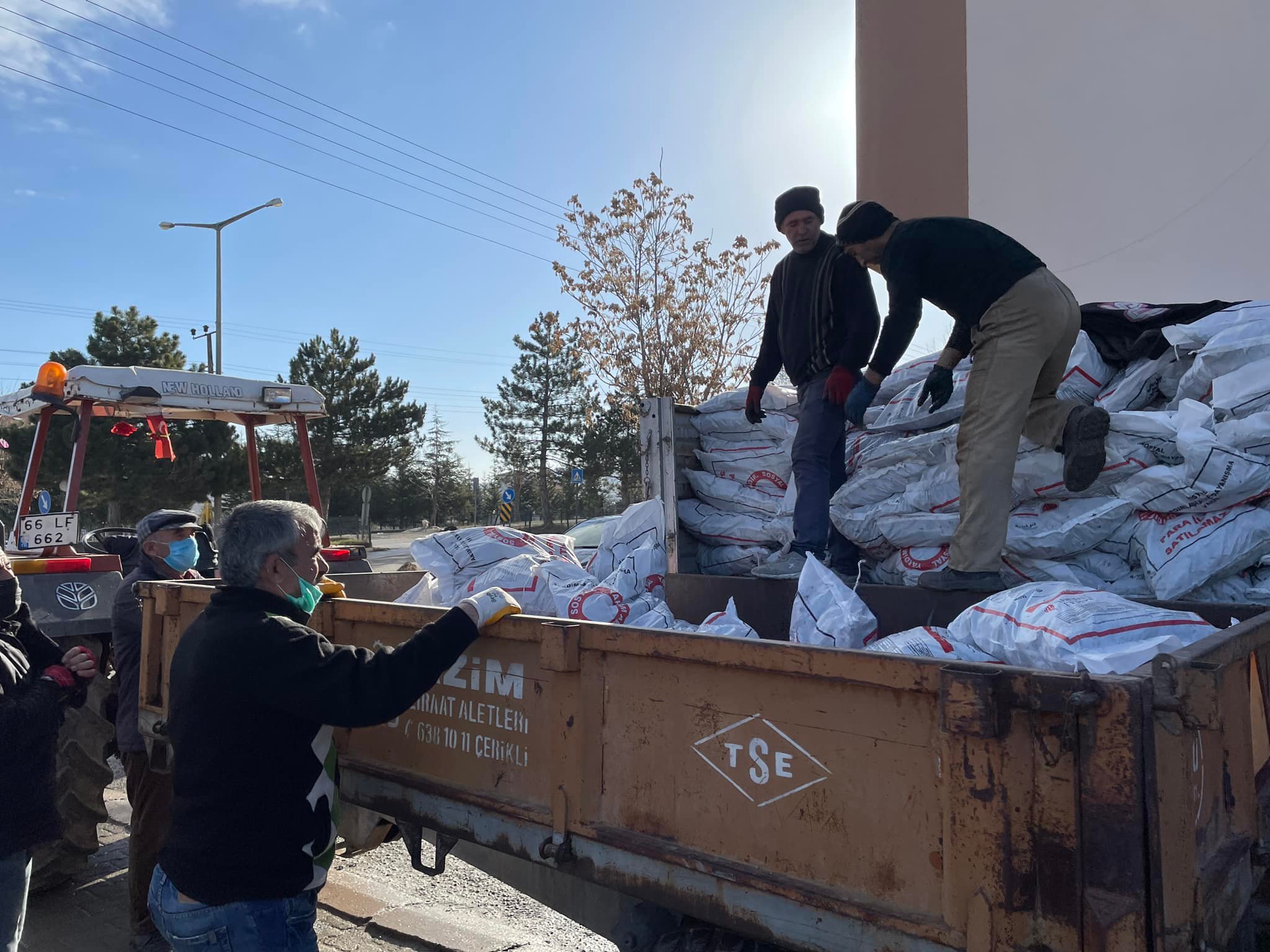 Saraykent Kaymakamlığı Sosyal Yardımlaşma ve Dayanışma Vakfı (SYD) tarafından kömürü