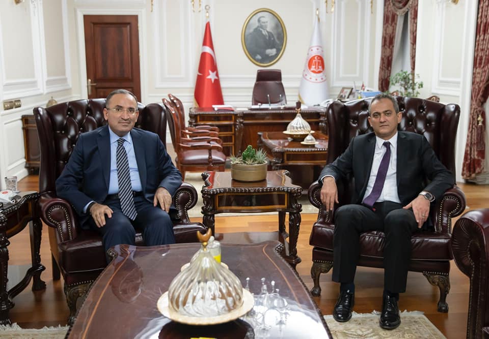 Adalet Bakanı Bekir Bozdağ, kendisine hayırlı olsun ziyaretinde bulunan Milli