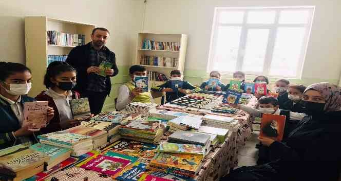 Akdağmadeni ilçesine bağlı Kirsinkavağı köyünde görev yapan Samet Yılmaz, isimli