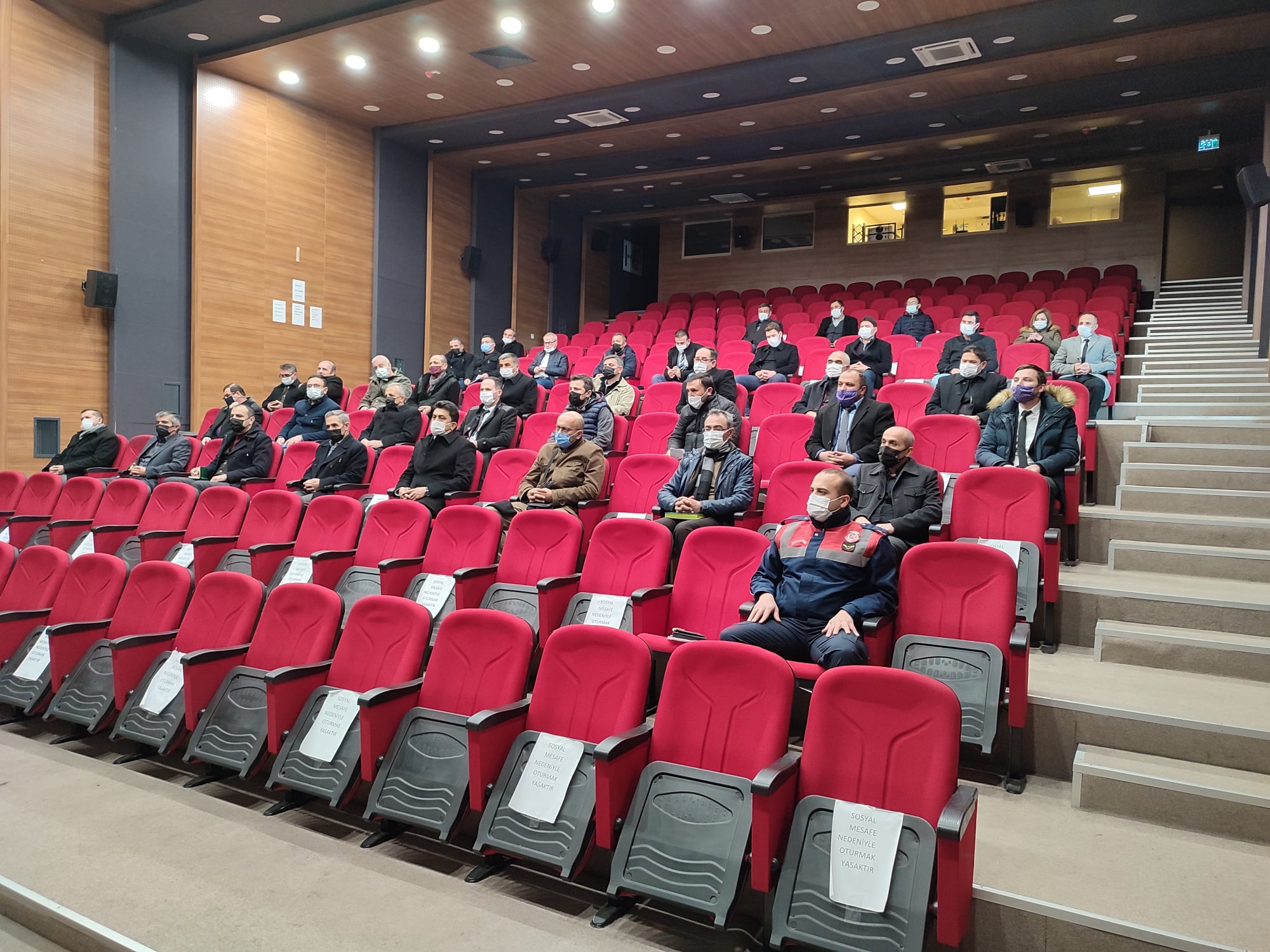 Akdağmadeni Kaymakamı Fatih Topuz Başkanlığında “Okul güvenliği toplantısı” yapıldı.