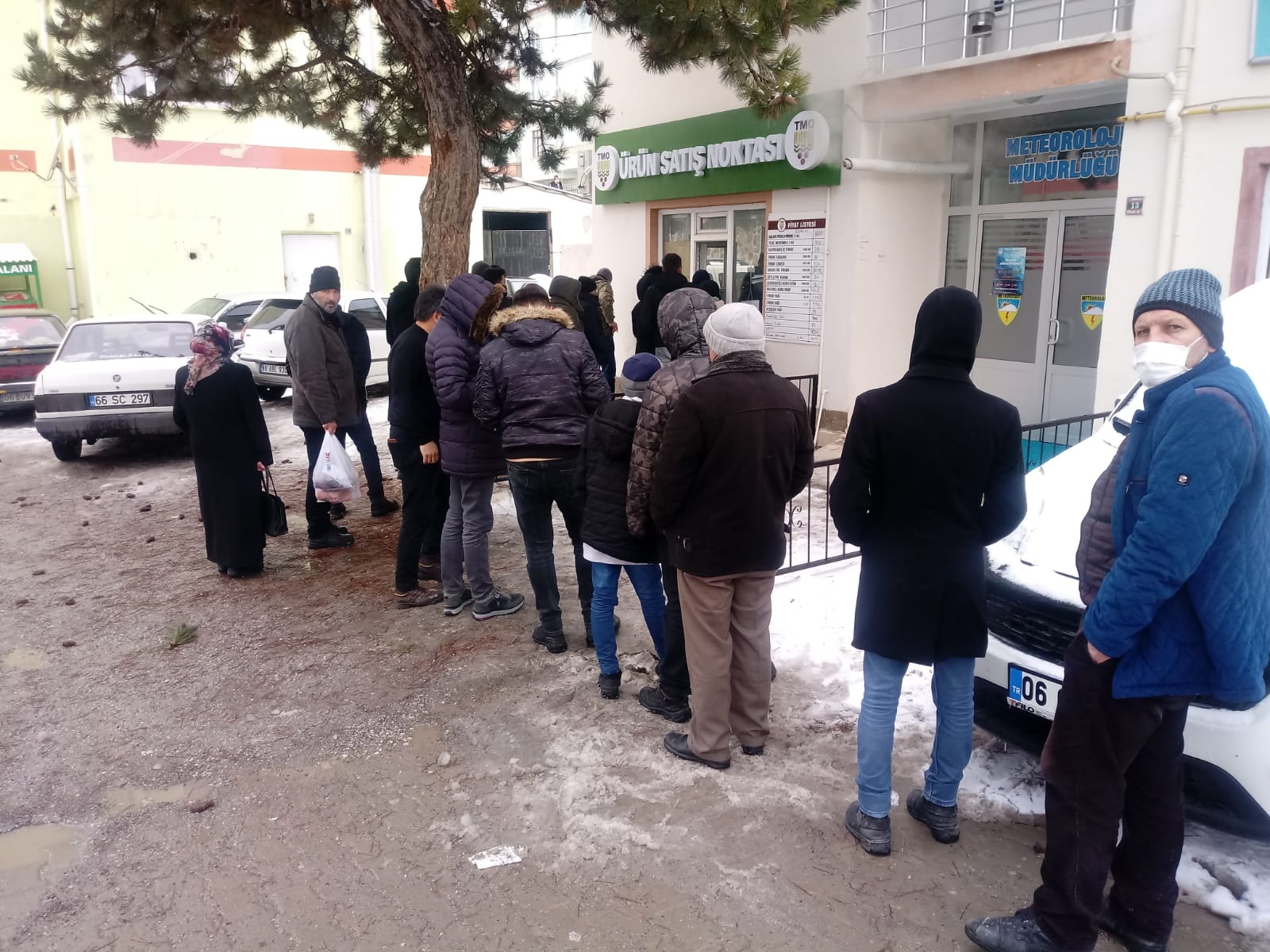 Yozgat’ta vatandaşlar market ve piyasalarda 5 litresi 150 TL’den satılan