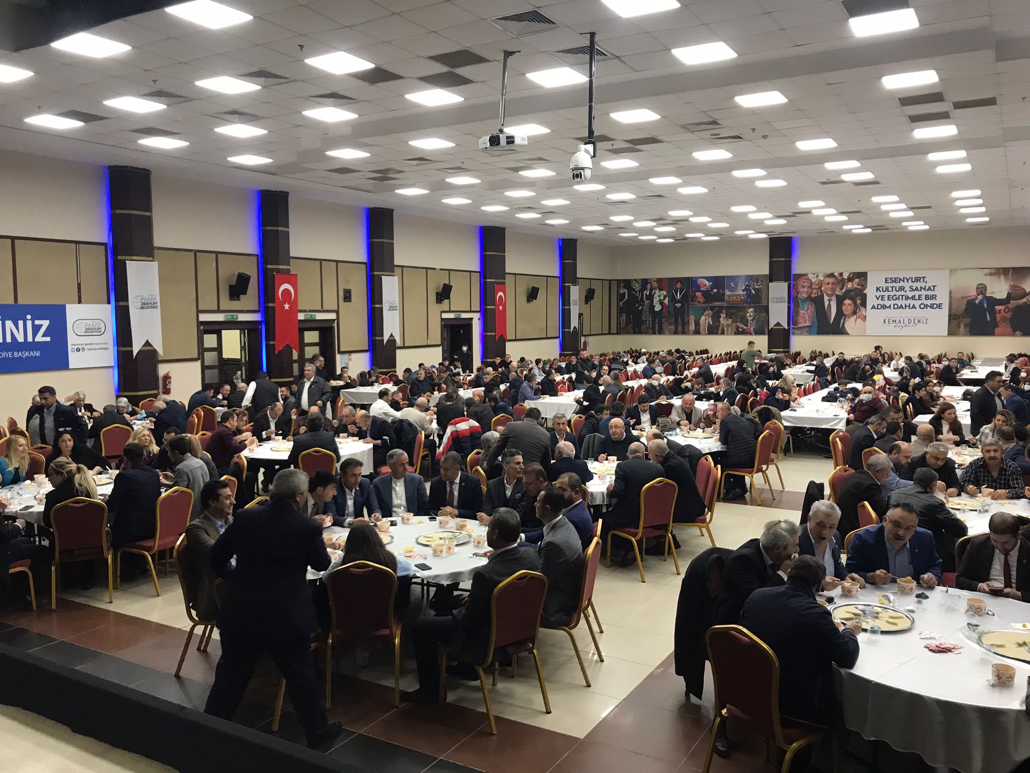 İstanbul Yozgatlılar Federasyonu’na bağlı derneklerin düzenlediği arabaşı etkinliğinde Yozgatlılar bir