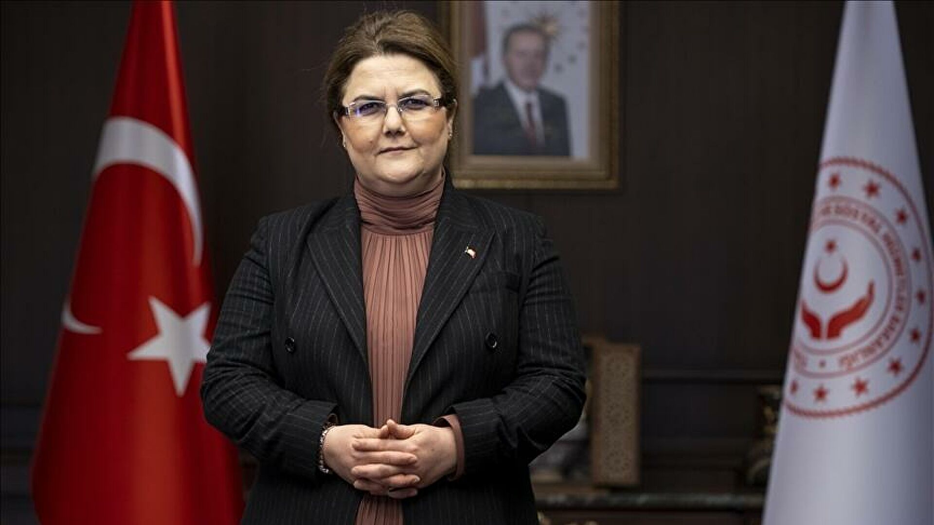 Aile ve Sosyal Hizmetler Bakanı Derya Yanık, ihtiyaç sahibi hanelere