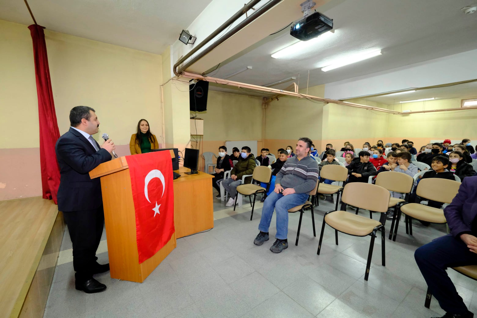 Akdağmadeni Belediyesi tarafından ‘Sıfır Atık Projesi’ kapsamında okullarda başlatılan ''Sıfır