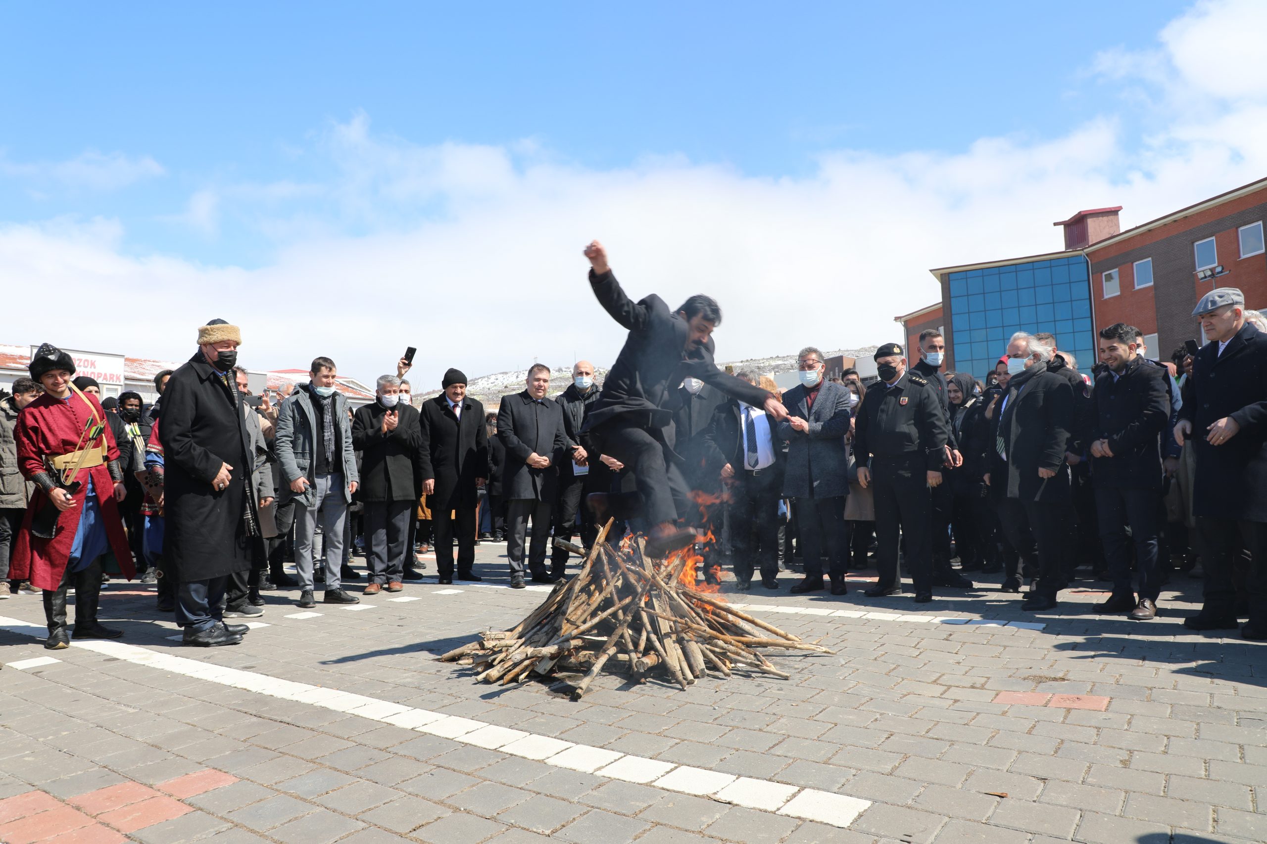 Baharın başladığı, doğanın uyandığı gün olarak kabul edilen "21 Mart