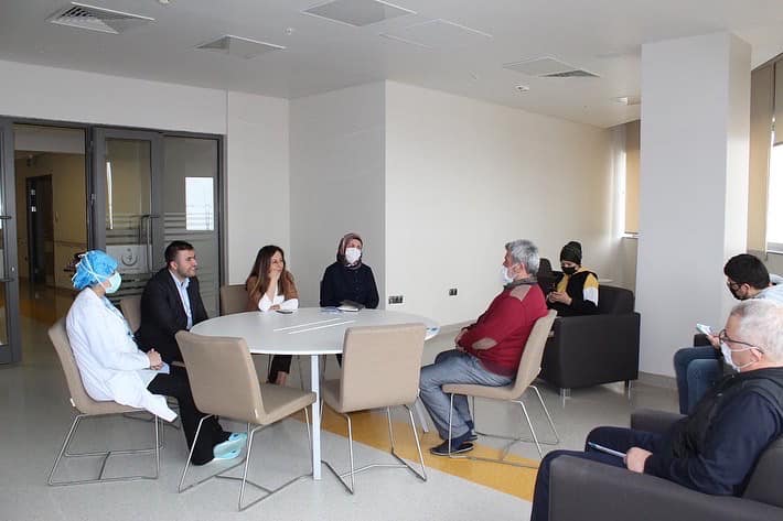 Yozgat Şehir Hastanesi Başhekimi Uz. Dr. Mustafa Kozan, hastalara moral