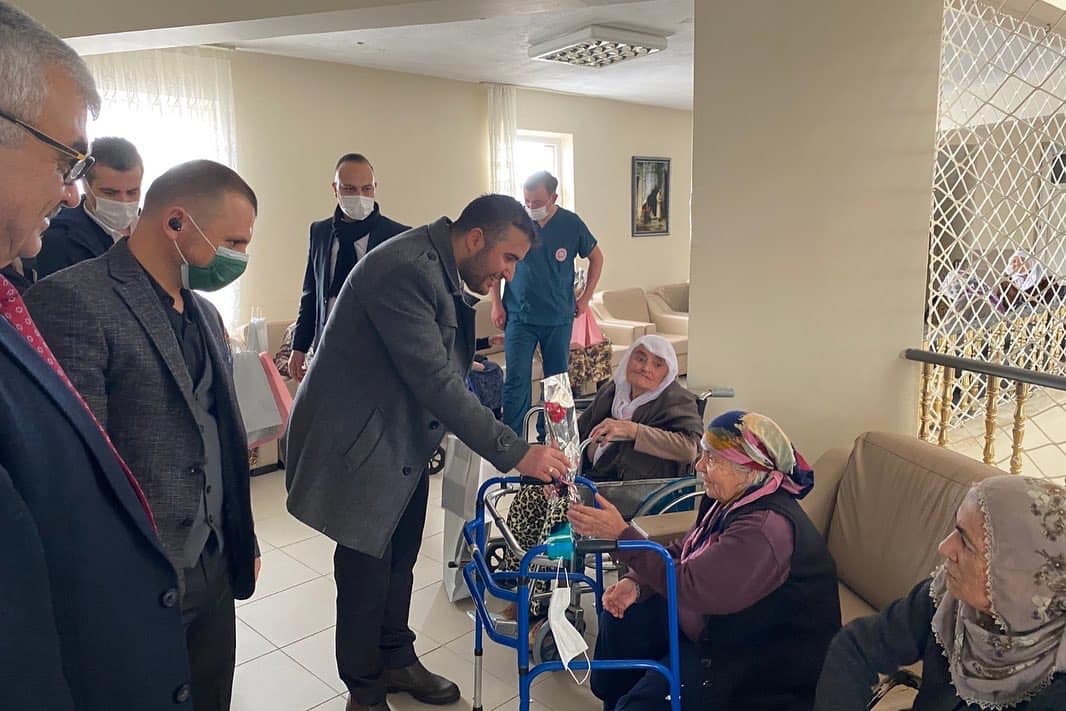 Yozgat Şehir Hastanesi Sosyal Etkinlik ekibi Yaşlılar Haftası dolayısıyla Yozgat