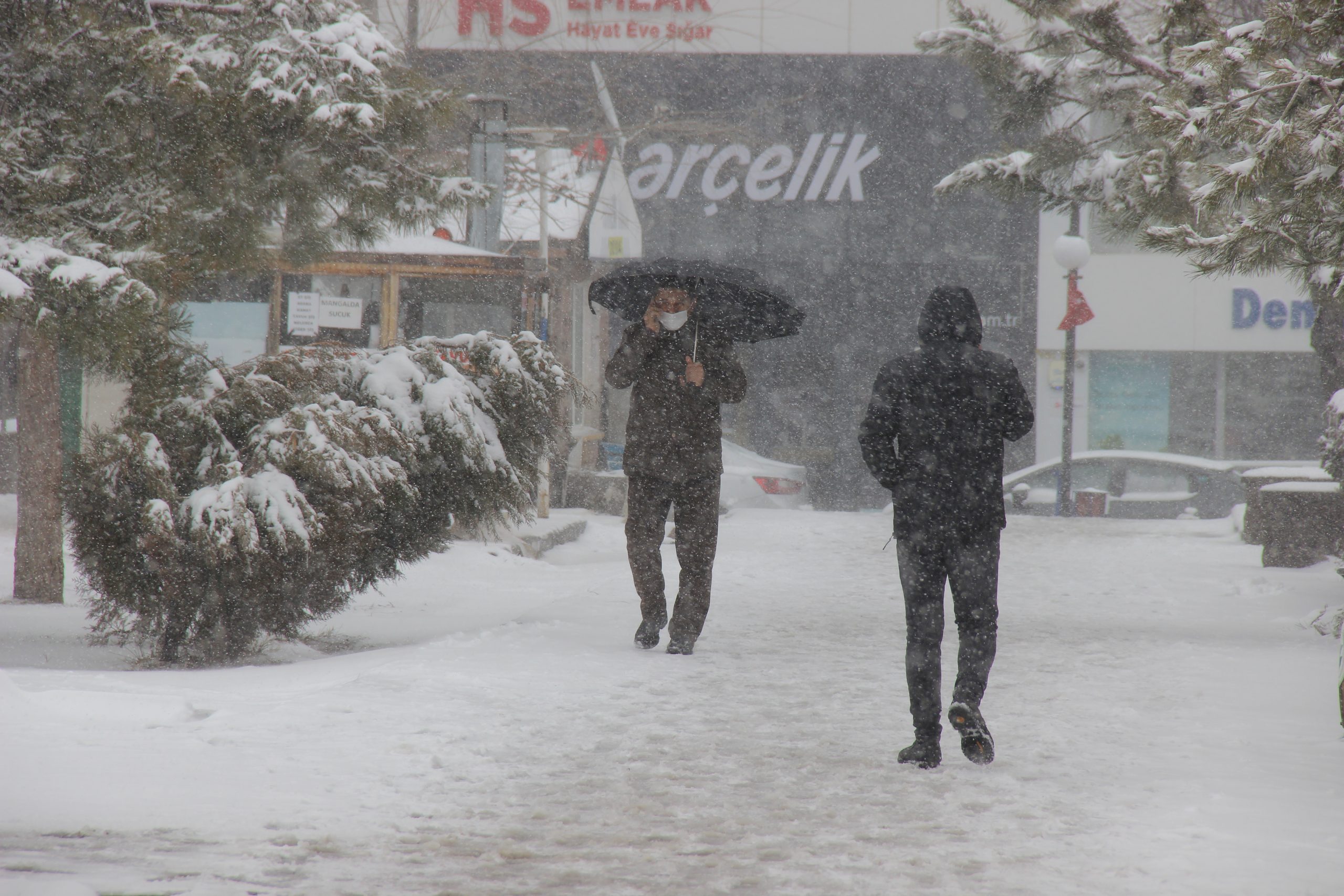 Ülke genelinde kar yağışı etkisini sürdürken Yozgat’ta da gece başlayan